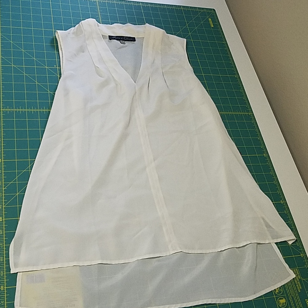 Sleeveless Rose & Olive Blouse Size Large